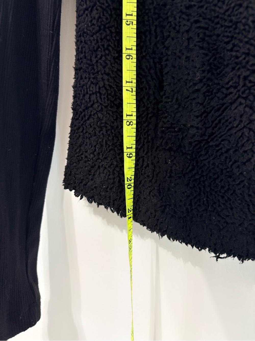 Alo Yoga Sherpa Snap Jacket Size XS Black EUC - Picture 11 of 11